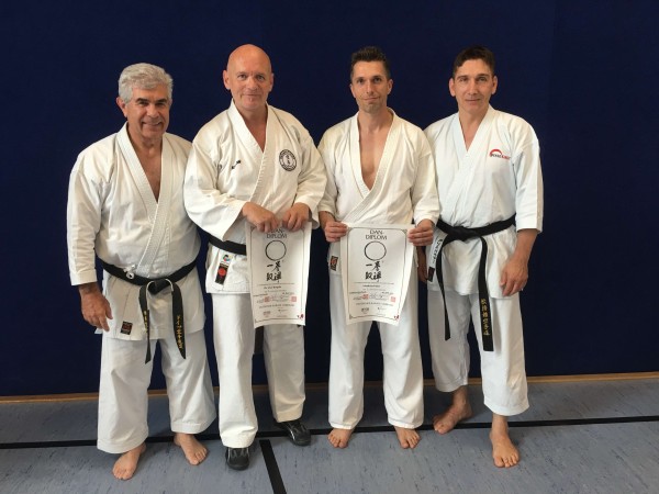 Pfreimder Karatekas mit erfolgreicher Schwarzgurtprüfung zum 1. und 4. Dan